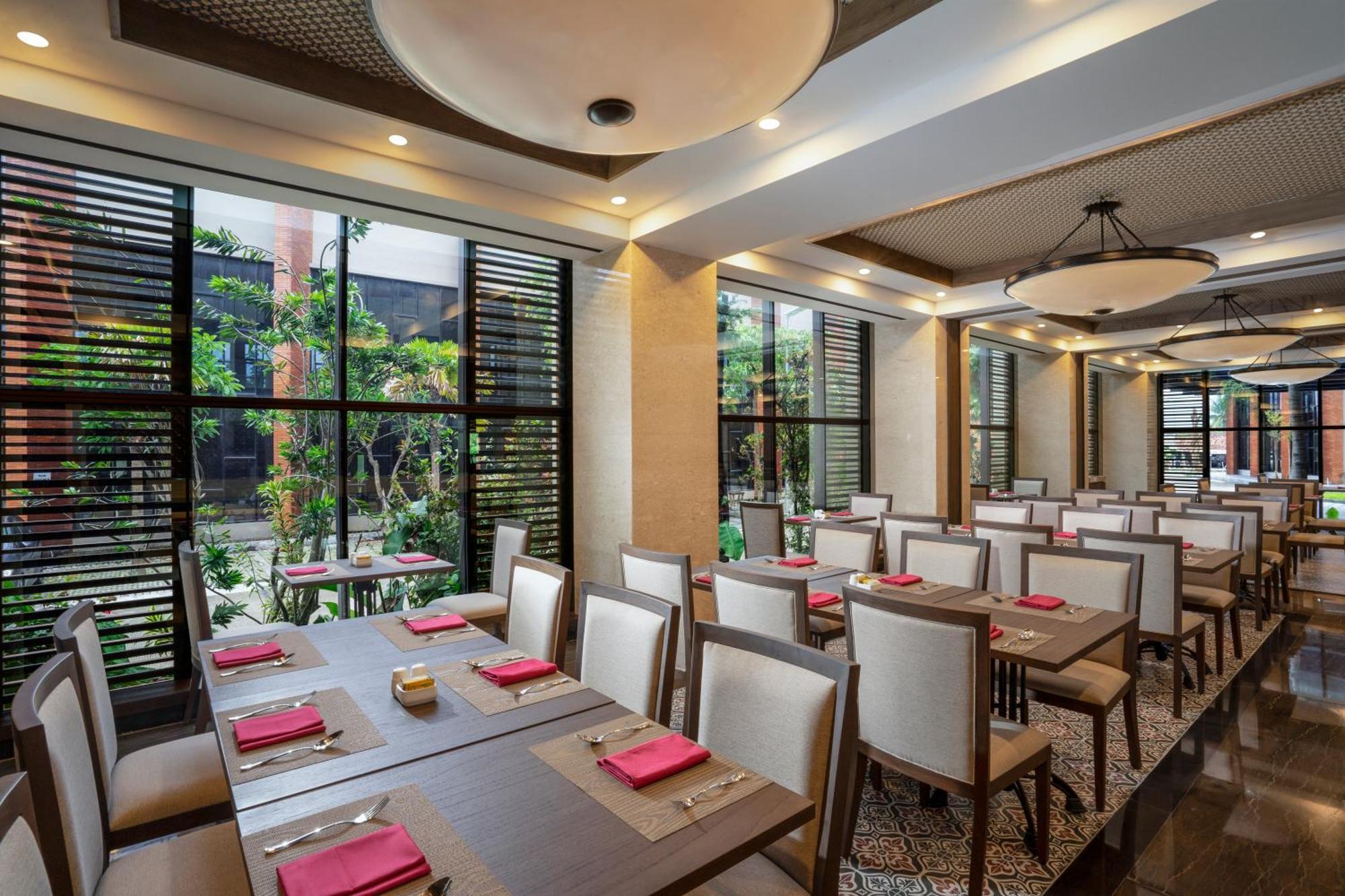 Swiss-Belhotel Airport Yogyakarta Temon Exterior foto